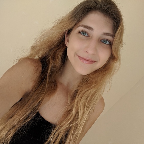 mary_dvorsky